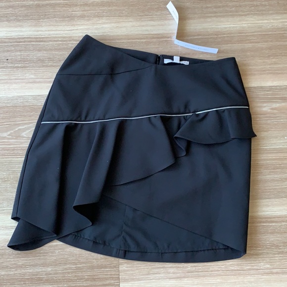 Chelsea &Walker asymmetrical bottom blk mini skirt - Picture 11 of 16
